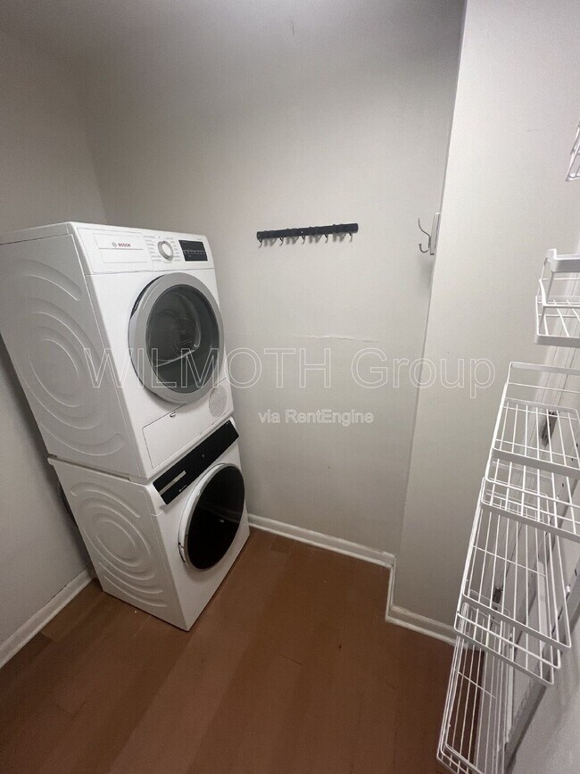 Building Photo - 3965 N Meridian St