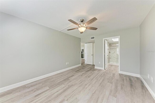 Building Photo - 515 30th Ave W