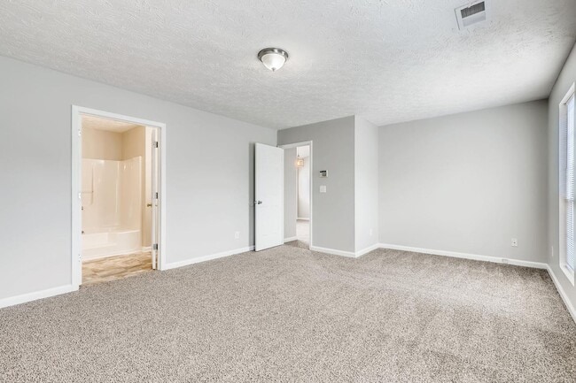 Building Photo - Gorgeous Split-Level 2 Story Home New Paint