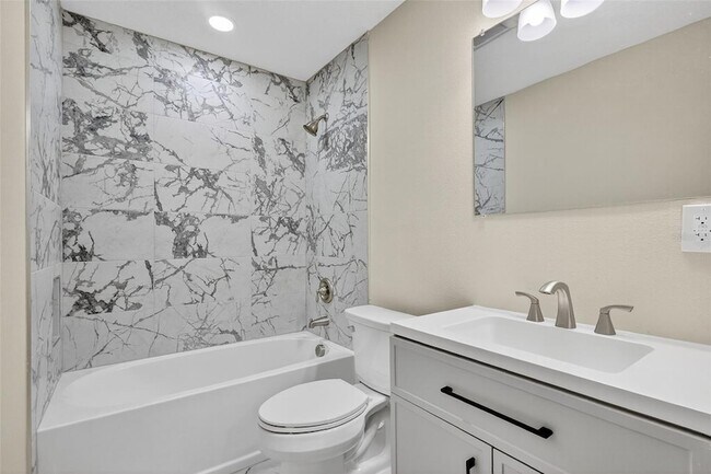 Building Photo - 1505 8th Ave E