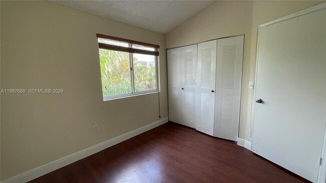 Building Photo - 6205 SW Kendale Lakes Cir