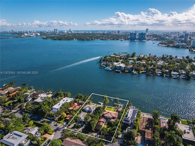 Building Photo - 617-625 E Dilido Dr