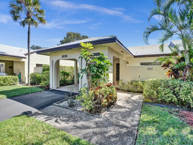 Welcome Home To Boca Lago - 8511 Casa Del Lago