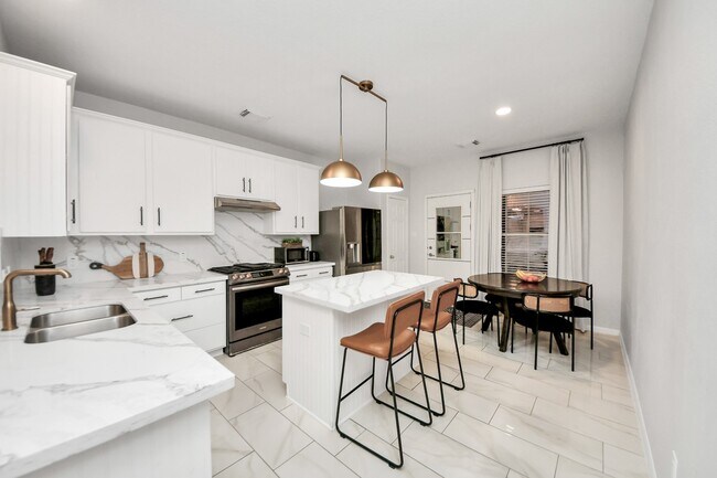 Building Photo - 2730 Empire Oaks Lane