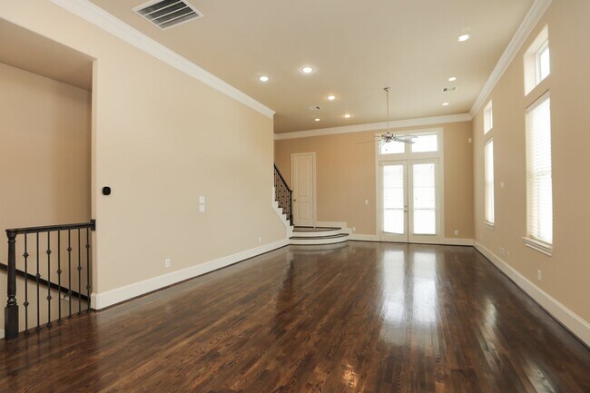 Building Photo - 1250 W 23rd St