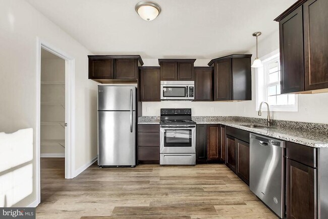 Building Photo - 60 OVERSHOT Ln