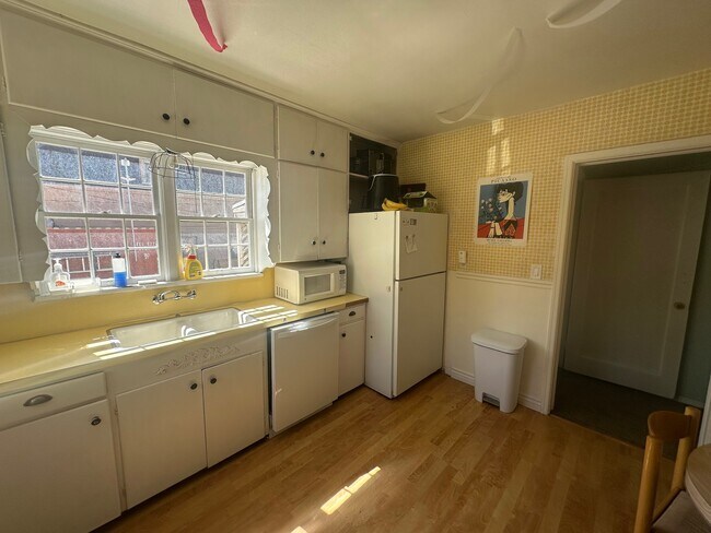 Building Photo - 235 N 400 E