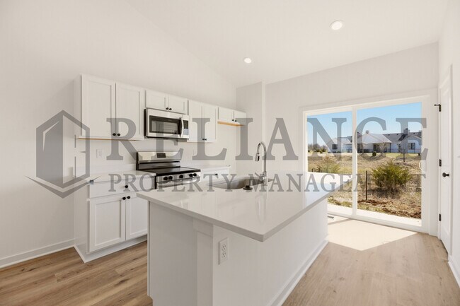 Building Photo - 5243 N Pinecrest Ct