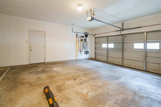 Building Photo - 2 Mystic Glade Ct