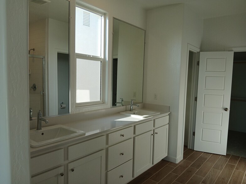 Building Photo - 1184 Atlantica Dr S