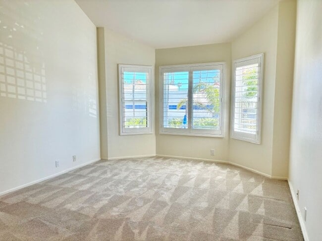 Building Photo - The Colony | Oxnard | 2 Bedroom + 2 Bathroom + Loft