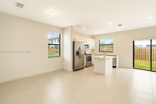 Building Photo - 11795 SW 246 Terrace