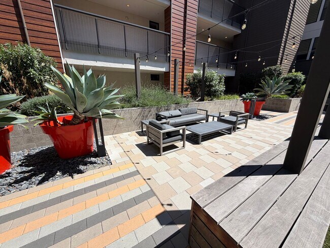 Building Photo - $2,695 / 1 BR - STYLISH & CONVENIENT HOME IN THE HEART OF FREMONT!