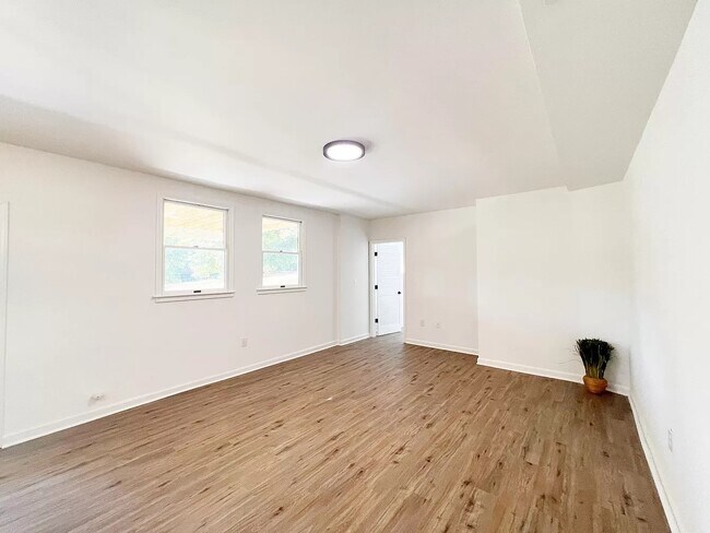 Building Photo - 12 Ginger Ln