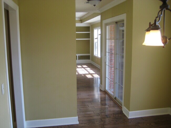 Building Photo - 15 Bluestem Ln