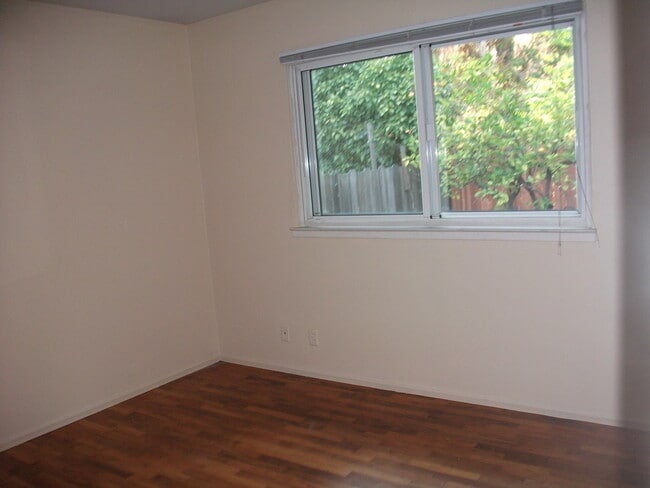 Building Photo - 125 Duane St