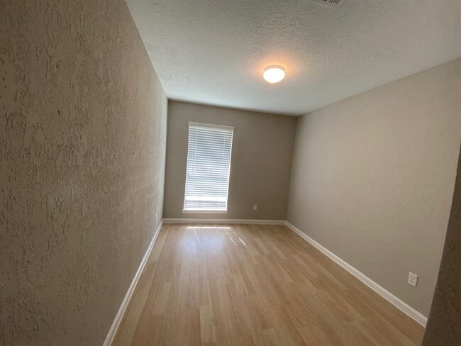Building Photo - 14311 Waterloo Dr
