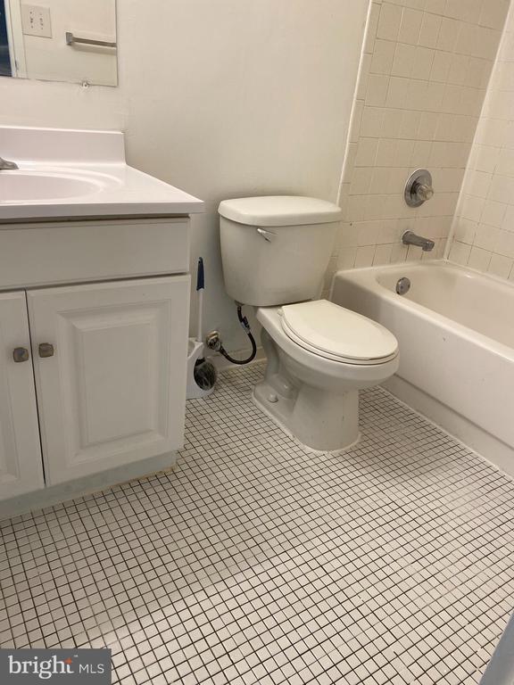 Building Photo - 6998 Hanover Pkwy