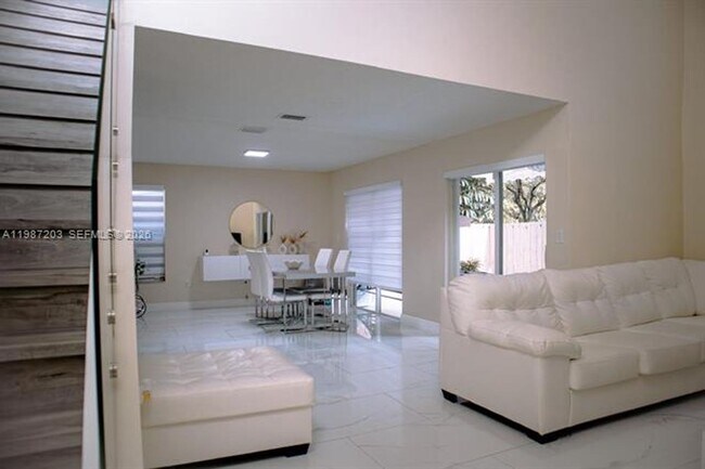 Building Photo - 15022 SW 143rd Terrace