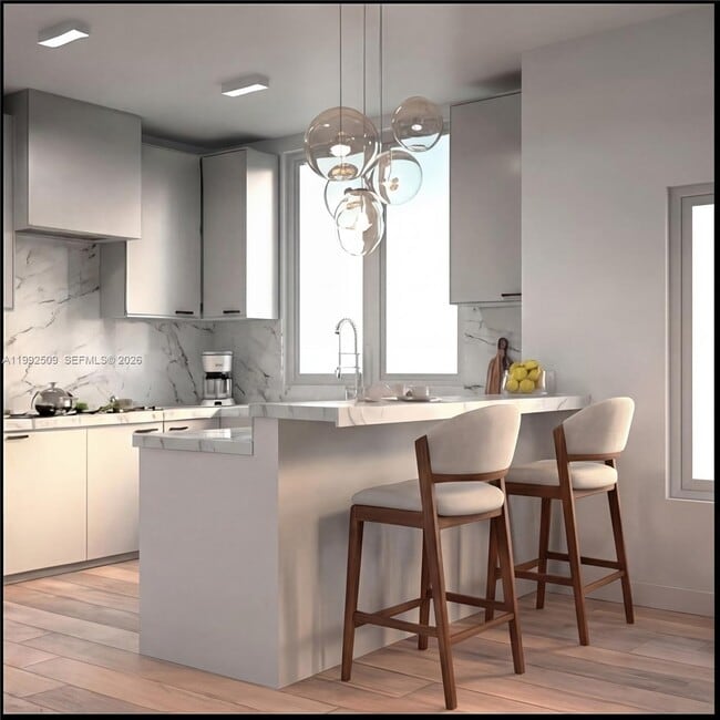 Building Photo - 824 SE 12th Ct