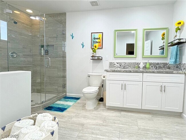 Building Photo - 1932 Hassett Ave