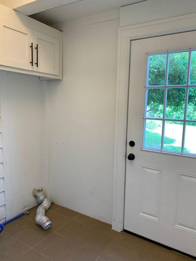 Building Photo - Beautiful Historic 3 Bedroom 2 Bath House on Colonial Drive