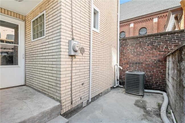 Building Photo - 125 S 14th St
