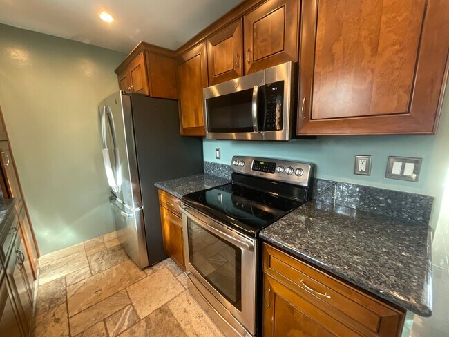 Building Photo - Condo - 2 Bedrooms / 2 Bath - Long Beach