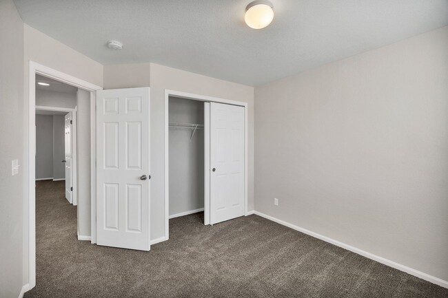 Building Photo - Beautiful 2 Story Home!