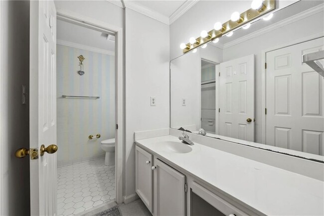 Building Photo - 25108 Plantation Dr NE