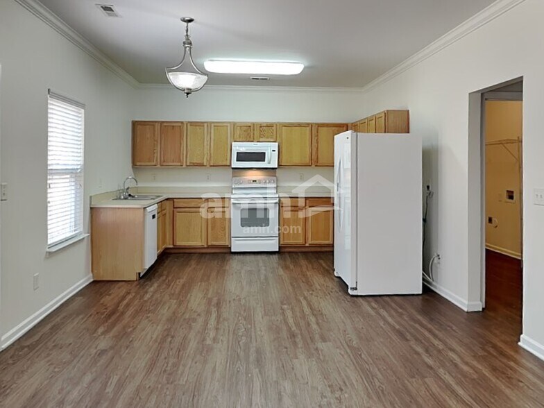 Building Photo - 201 Flanders Dr