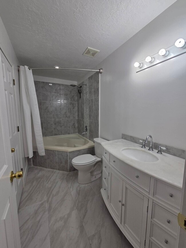 Building Photo - 1122 Southwest Dr