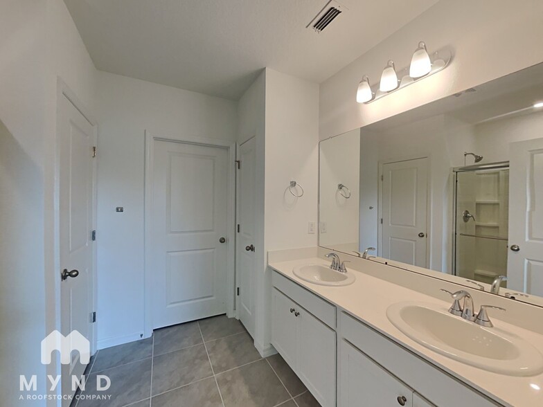 Building Photo - 6785 Branham Mill Ct