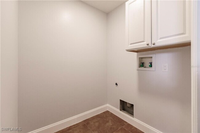 Building Photo - 2615 6th St W