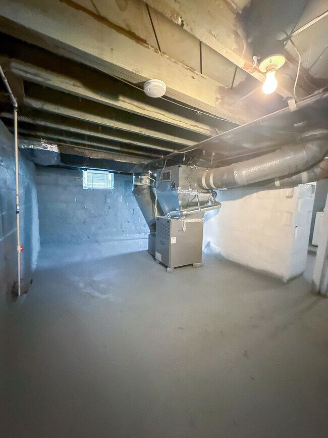 Building Photo - Move-In Ready 3 Bedroom Home w/ Fresh Pain...