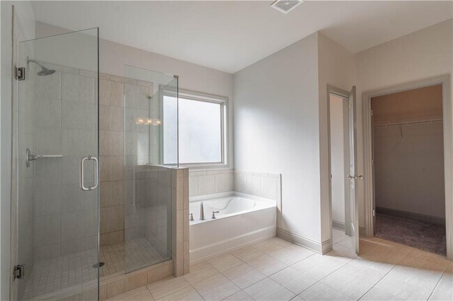 Building Photo - 2121 Spring Sound Ln