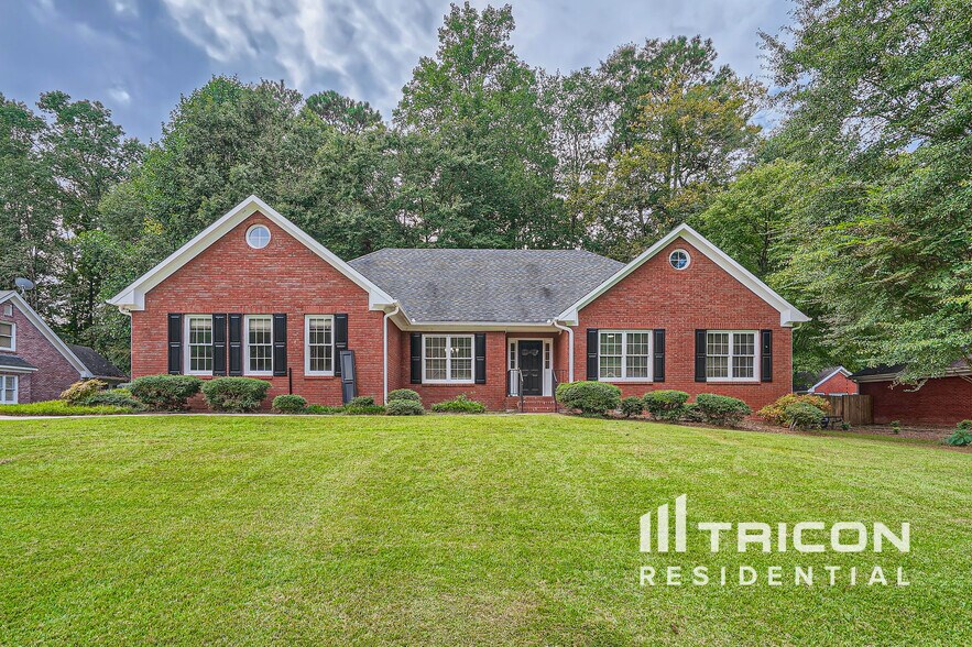 Building Photo - 229 Ivy Creek Dr
