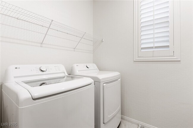 Building Photo - 1592 Pacific Baza St