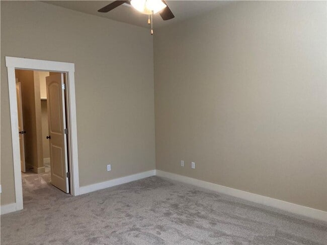 Building Photo - Spacious unit at Sunset Ridge Condos in Tw...