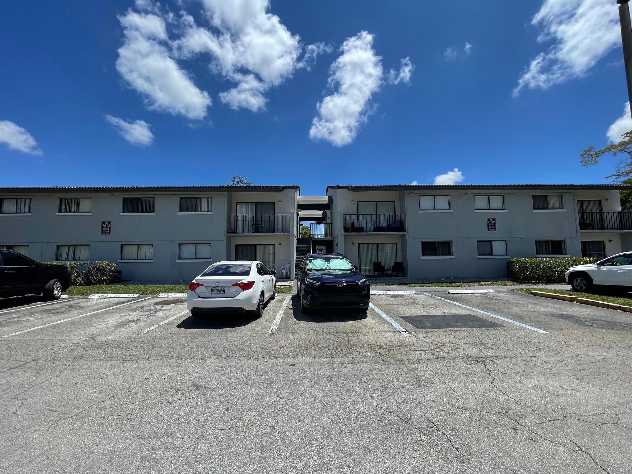 Bldg Entry - 7012 NW 179th St