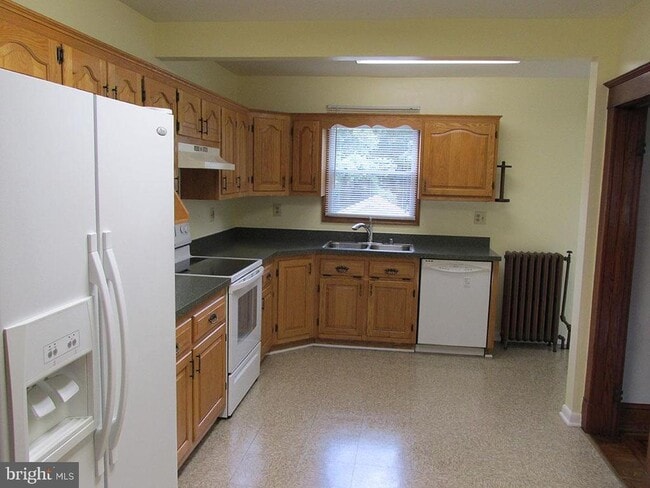 Building Photo - 5635 Oregon Ave