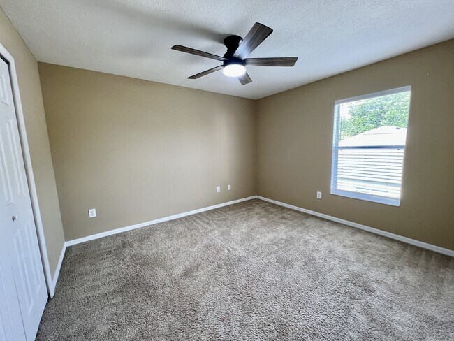 Building Photo - 10904 Summerton Dr