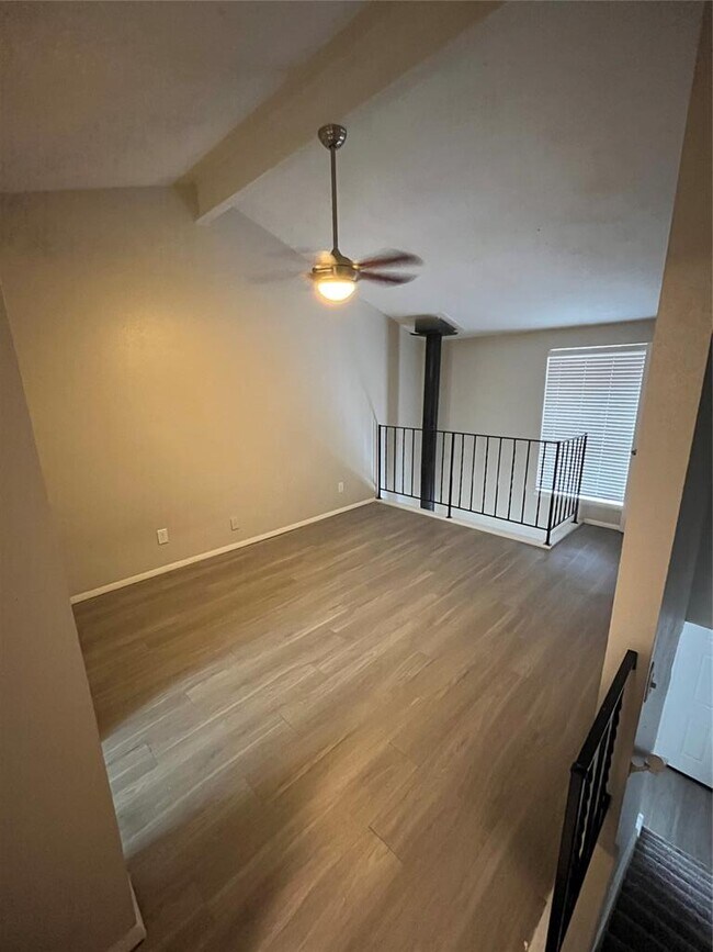 Building Photo - 401 NW 24th St