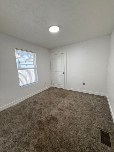 Building Photo - 523 N Alton Ave