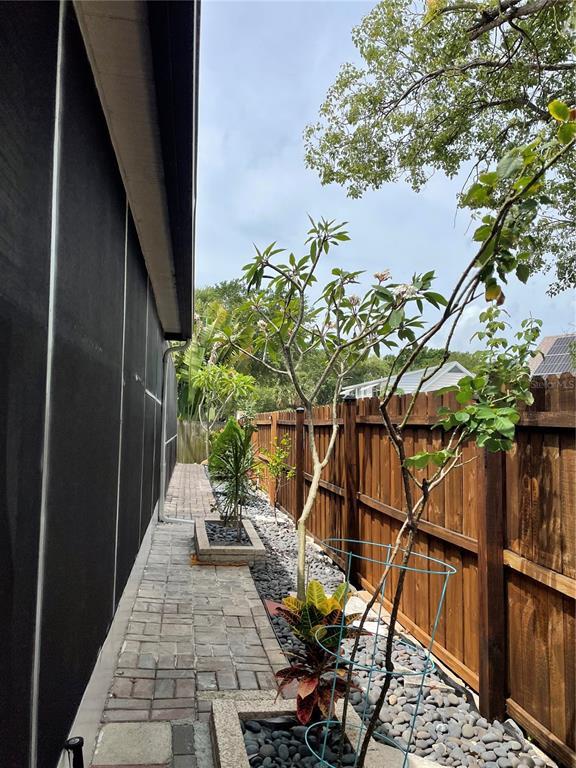 Building Photo - 8303 Lopez Dr