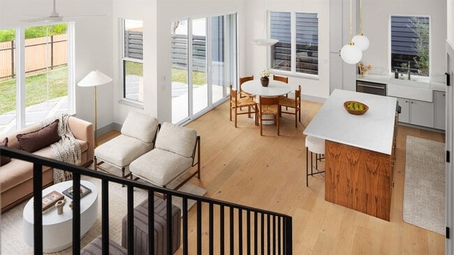 Building Photo - 4901 Gladeview Dr