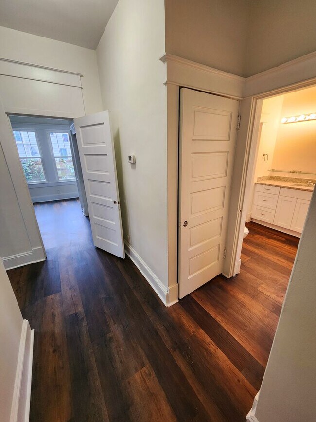 Building Photo - Gorgeous Gem on Corner Lot in Ghent!