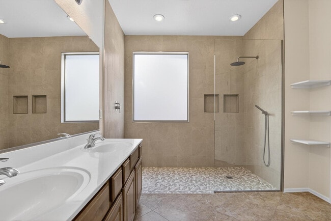 Building Photo - 18711 E Raven Dr