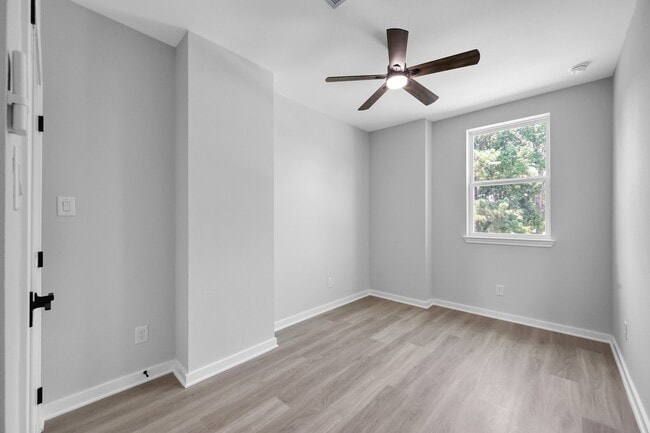 Building Photo - 14839 Spica Ct