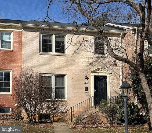 Building Photo - 1808 Golf View Ct